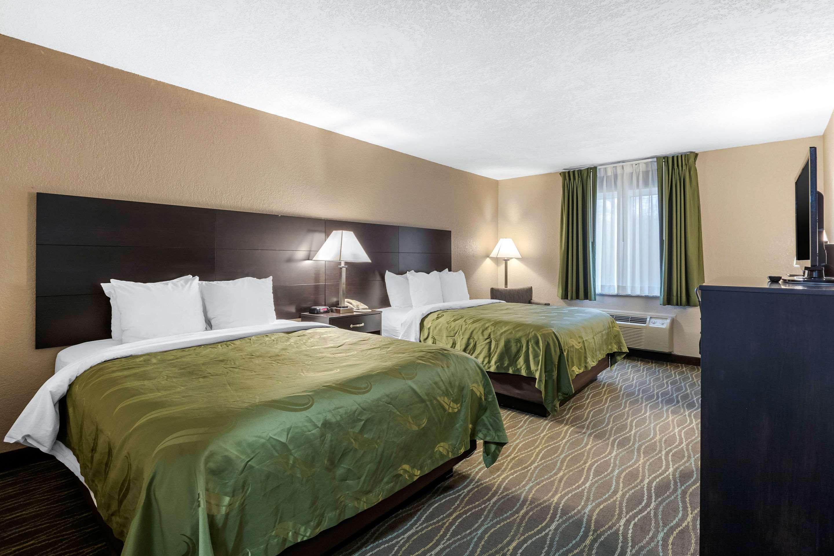 Quality Inn & Suites Des Moines - Merle Hay Road Urbandale Exterior foto