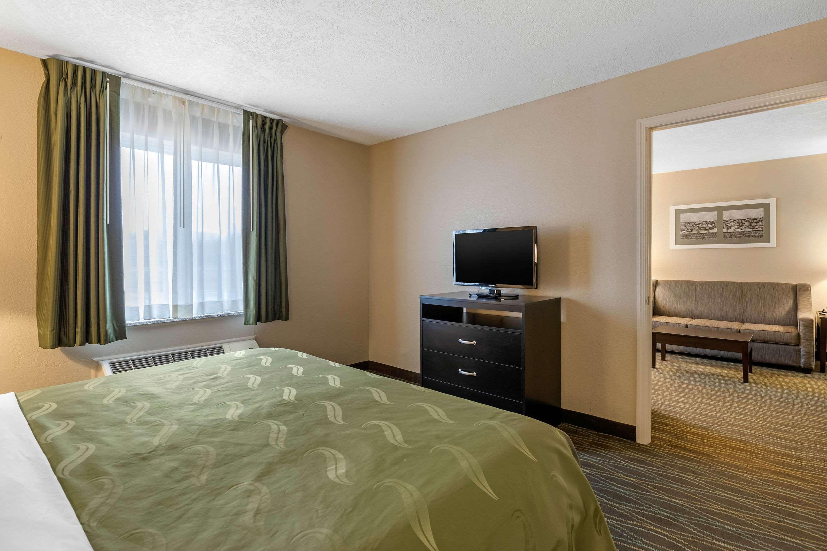 Quality Inn & Suites Des Moines - Merle Hay Road Urbandale Exterior foto