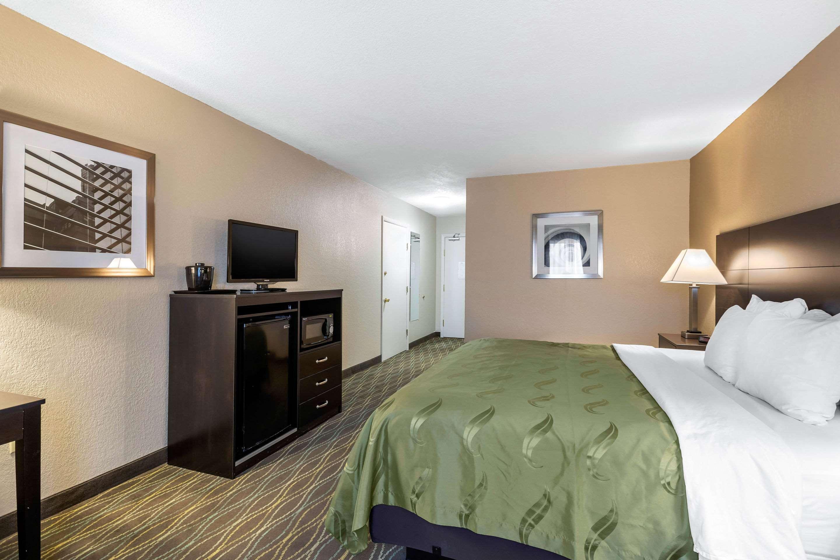 Quality Inn & Suites Des Moines - Merle Hay Road Urbandale Exterior foto