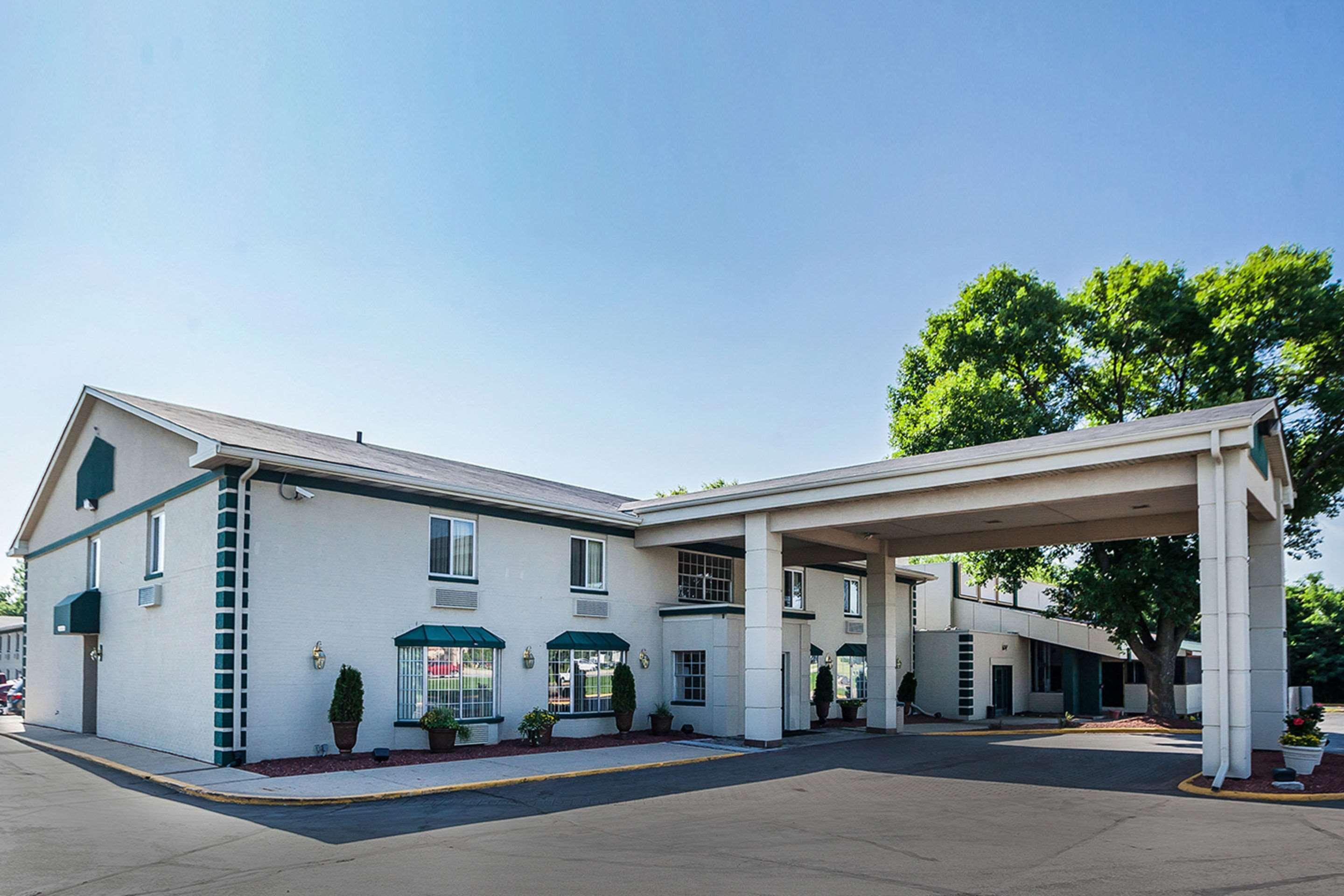 Quality Inn & Suites Des Moines - Merle Hay Road Urbandale Exterior foto